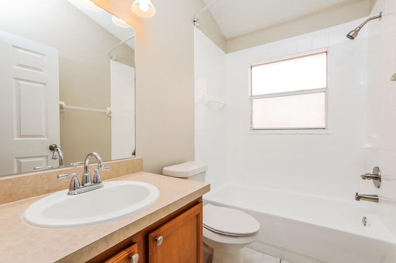 1,990/Mo, 108 Thornbury Ln Kissimmee, FL 34744 Bathroom View