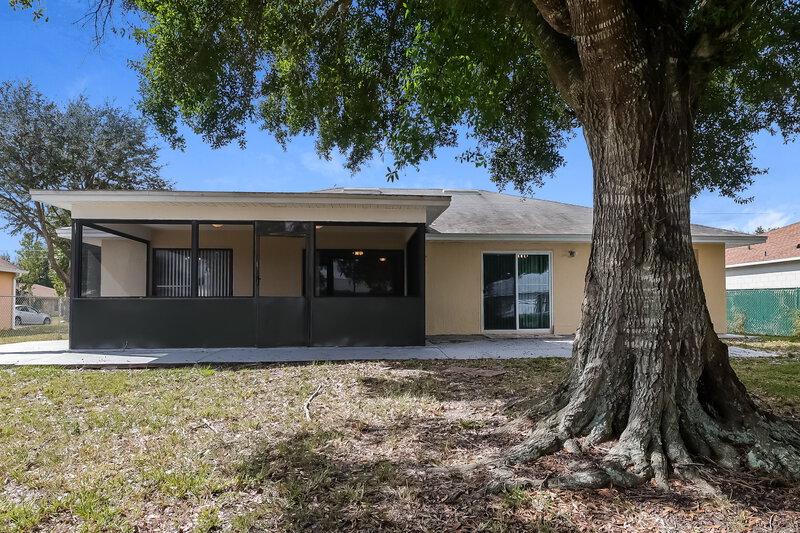 1,975/Mo, 652 N Delmonte Ct Kissimmee, FL 34758 Rear View