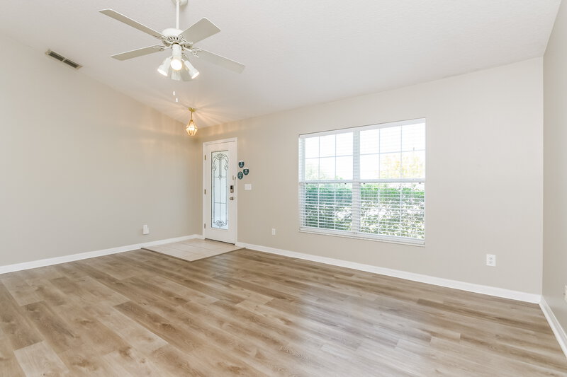 1,975/Mo, 713 Gentle Breeze Dr Minneola, FL 34715 Living Room View