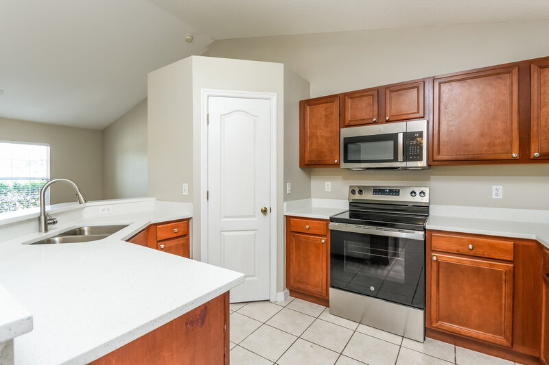 1,975/Mo, 713 Gentle Breeze Dr Minneola, FL 34715 Kitchen View