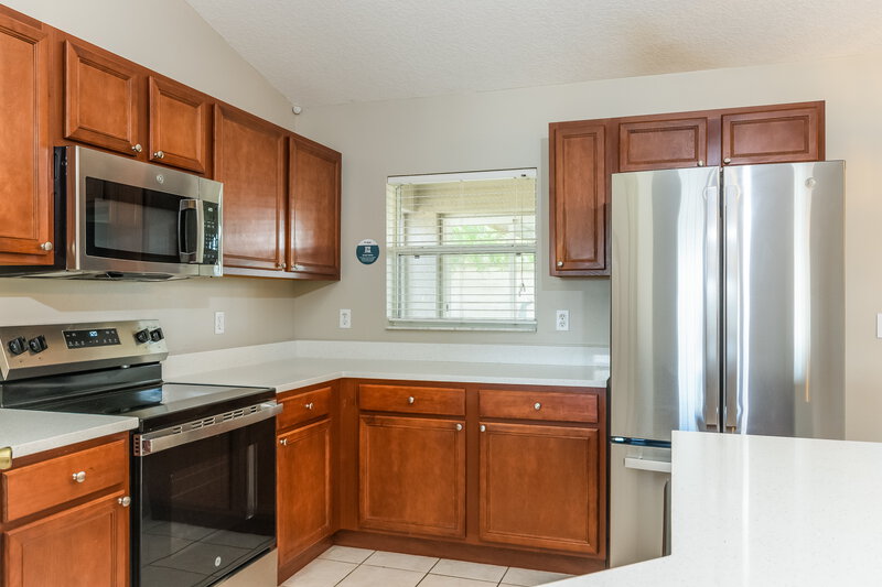 1,975/Mo, 713 Gentle Breeze Dr Minneola, FL 34715 Kitchen View 2
