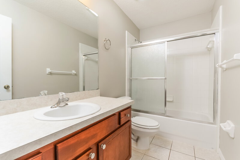 1,975/Mo, 713 Gentle Breeze Dr Minneola, FL 34715 Bathroom View