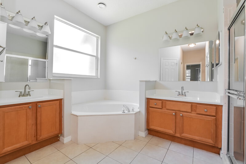 2,570/Mo, 3694 Fallscrest Cir Clermont, FL 34711 Main Bathroom View