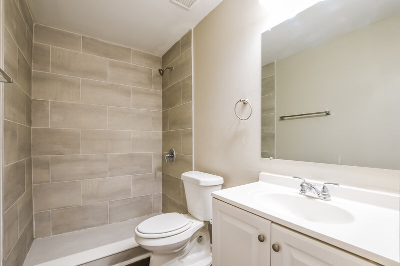 2,090/Mo, 181 Cedar Ridge Ln Sanford, FL 32771 Bathroom View