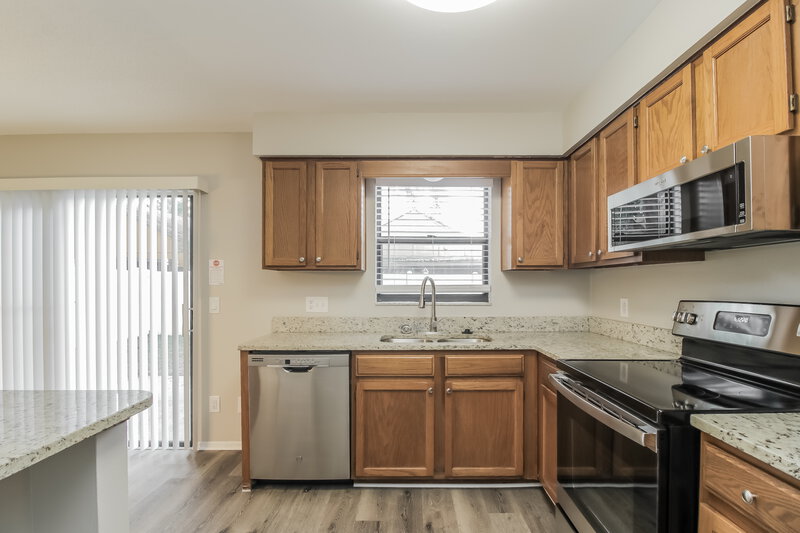 2,360/Mo, 1228 Creekbottom Cir Orlando, FL 32825 Kitchen View 2