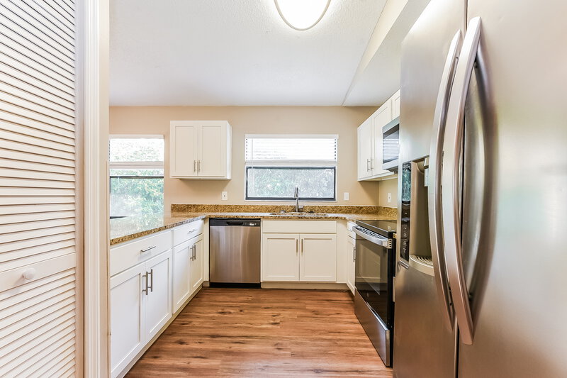 2,195/Mo, 299 Falling Leaf Ln Casselberry, FL 32707 Kitchen View 2