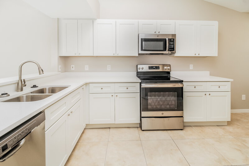 3,150/Mo, 1528 Braewick St Winter Springs, FL 32708 Kitchen View 2