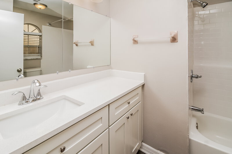 3,150/Mo, 1528 Braewick St Winter Springs, FL 32708 Main Bathroom View