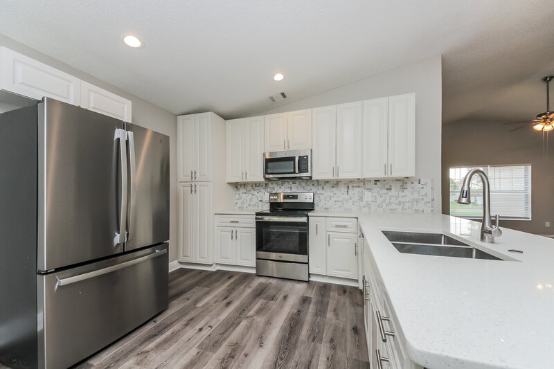 3,340/Mo, 2875 Woodruff Dr Orlando, FL 32837 Kitchen View