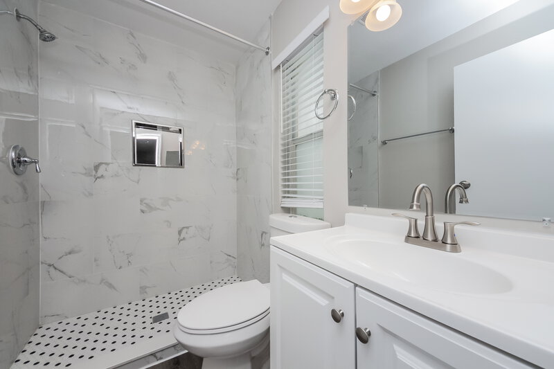 3,340/Mo, 2875 Woodruff Dr Orlando, FL 32837 Main Bathroom View