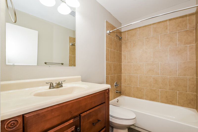 2,145/Mo, 646 Upperriver Ct Orlando, FL 32828 Bathroom View