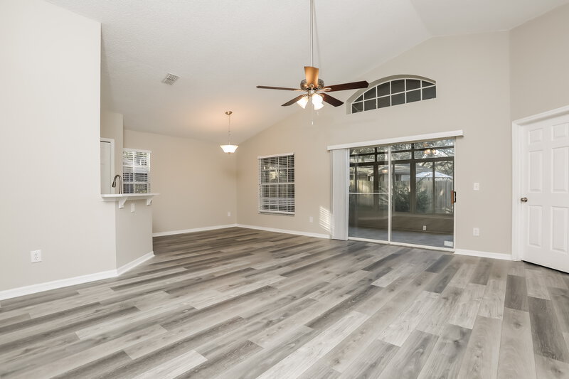 2,115/Mo, 1533 Oakwood Ct Apopka, FL 32703 Living Room View 2