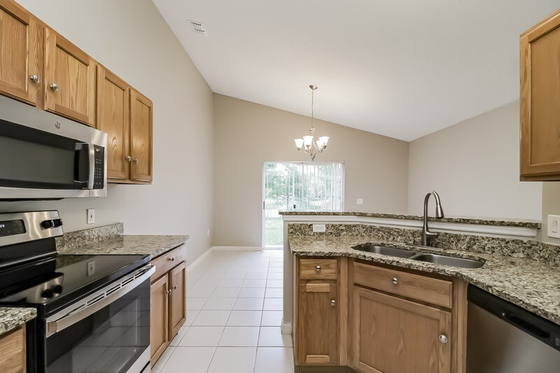 2,245/Mo, 120 Kawilla Ct Orlando, FL 32825 Kitchen View 2
