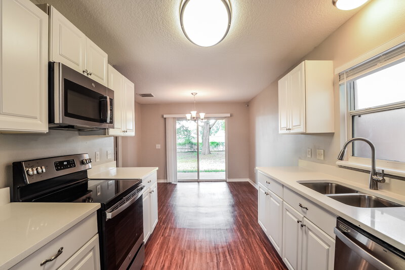 1,835/Mo, 10233 Patrick Dr Leesburg, FL 34788 Kitchen View 2