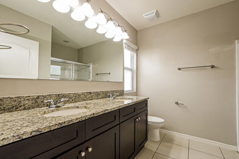2,150/Mo, 3387 Landing View Tavares, FL 32778 Main Bathroom View