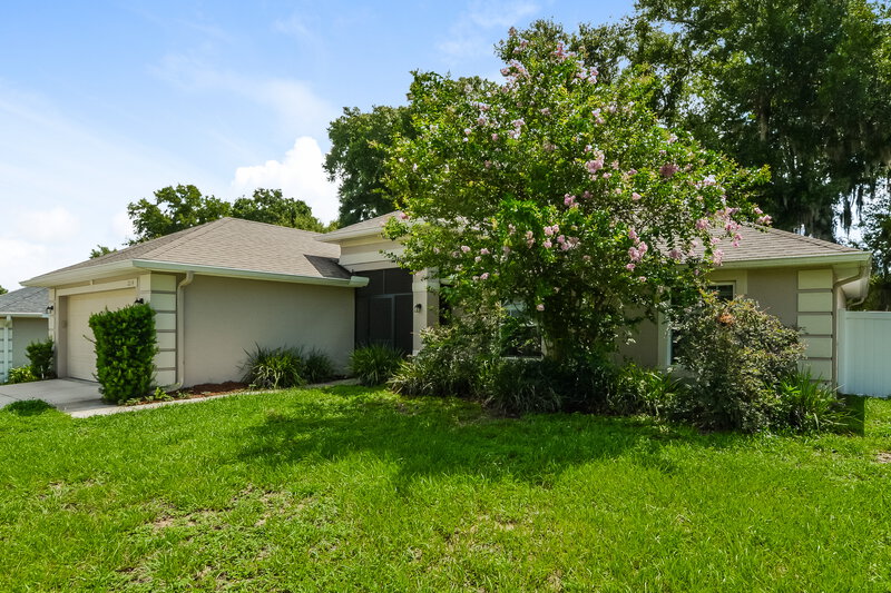 2,205/Mo, 2214 Angel Fish Loop Leesburg, FL 34748 Front View