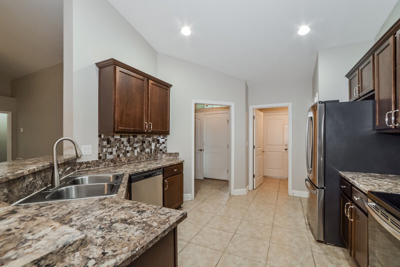 2,205/Mo, 2214 Angel Fish Loop Leesburg, FL 34748 Kitchen View