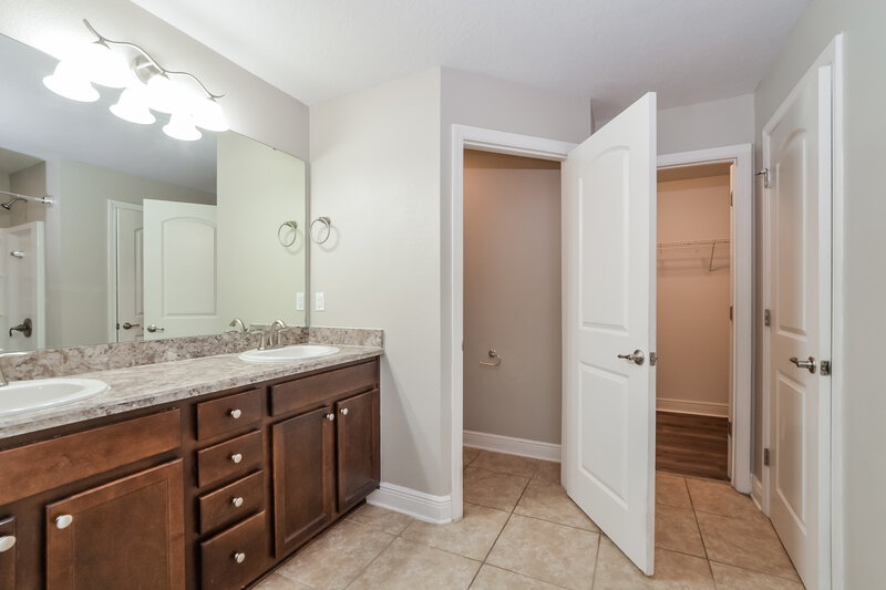 2,205/Mo, 2214 Angel Fish Loop Leesburg, FL 34748 Main Bathroom View