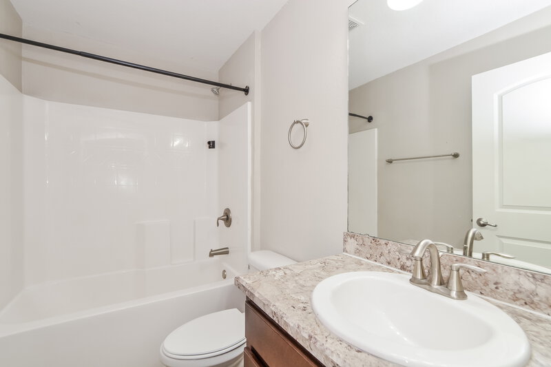 2,205/Mo, 2214 Angel Fish Loop Leesburg, FL 34748 Bathroom View