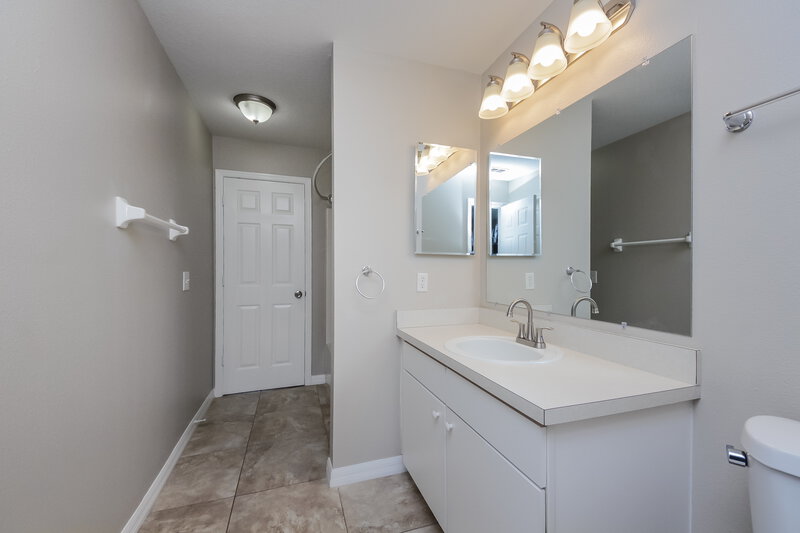 2,180/Mo, 4238 Settlers Ct Saint Cloud, FL 34772 Main Bathroom View