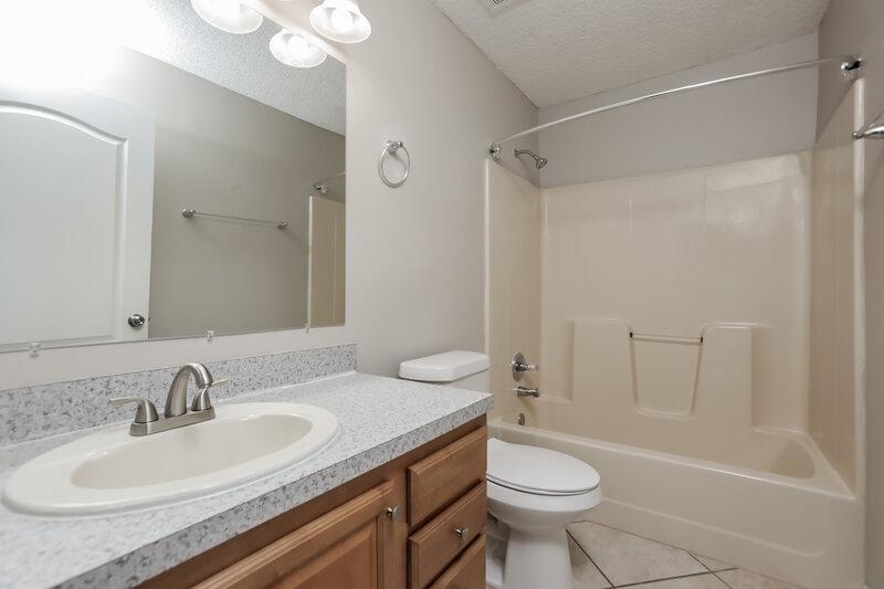 2,420/Mo, 4205 Shadow Creek Cir Oviedo, FL 32765 Main Bathroom View