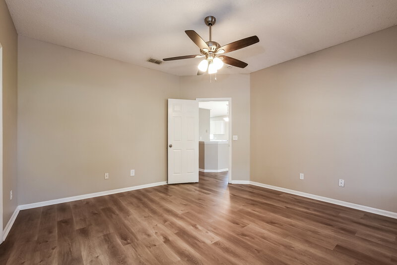 2,455/Mo, 7741 Wicklow Cir Orlando, FL 32817 Main Bedroom View 2