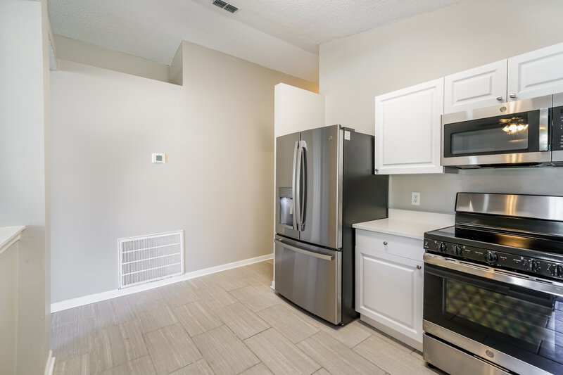 1,870/Mo, 304 McCoy Village Ct Apopka, FL 32712 Kitchen View