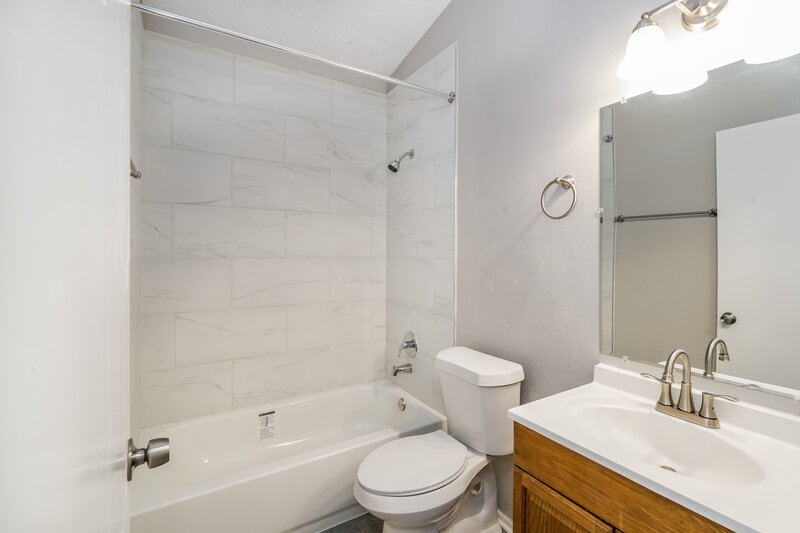 1,870/Mo, 304 McCoy Village Ct Apopka, FL 32712 Bathroom View