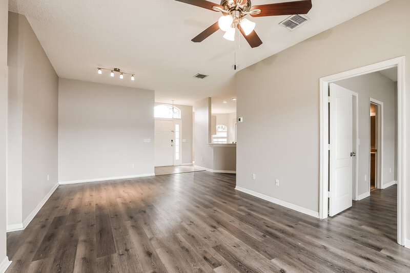 2,325/Mo, 4244 Waterside Pointe Cir Orlando, FL 32829 Living Room View 2
