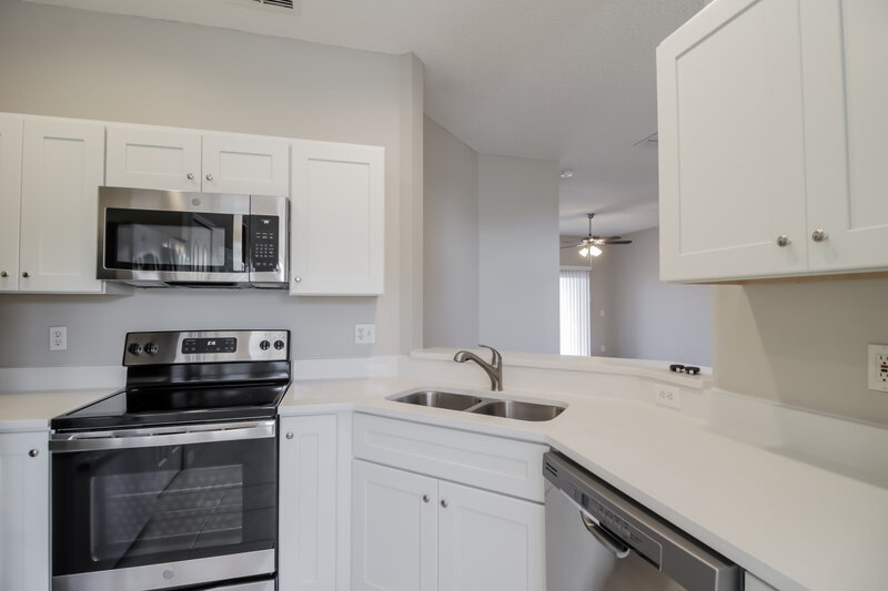 2,425/Mo, 4244 Waterside Pointe Cir Orlando, FL 32829 Kitchen View