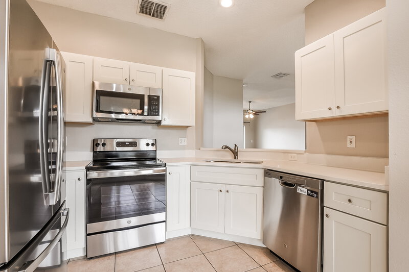 2,325/Mo, 4244 Waterside Pointe Cir Orlando, FL 32829 Kitchen View