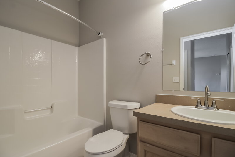 2,425/Mo, 4244 Waterside Pointe Cir Orlando, FL 32829 Bathroom View