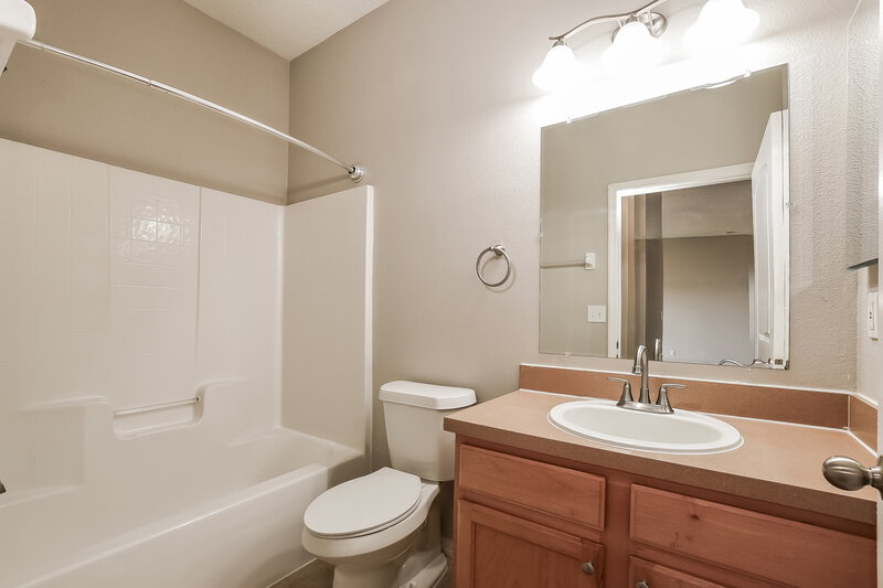 2,325/Mo, 4244 Waterside Pointe Cir Orlando, FL 32829 Bathroom View