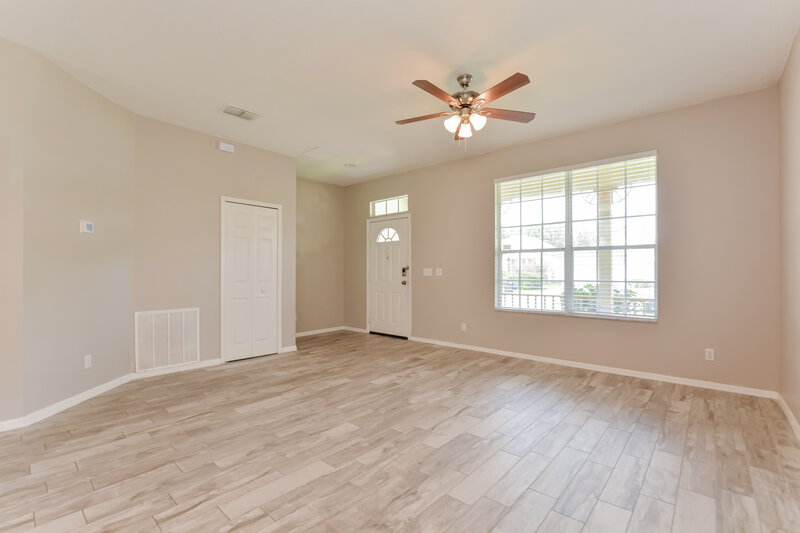 2,465/Mo, 10512 Petaloma Dr Orlando, FL 32817 Living Room View 3