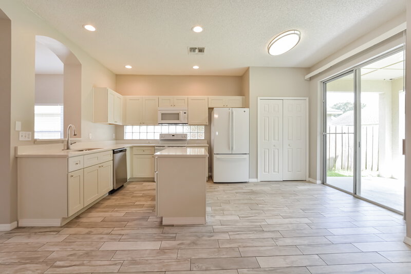 2,465/Mo, 10512 Petaloma Dr Orlando, FL 32817 Kitchen View 2