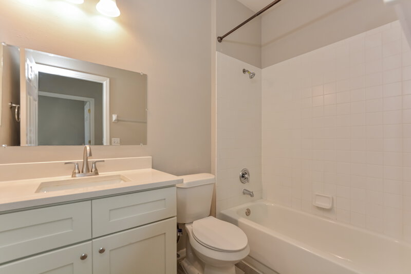 2,465/Mo, 10512 Petaloma Dr Orlando, FL 32817 Bathroom View