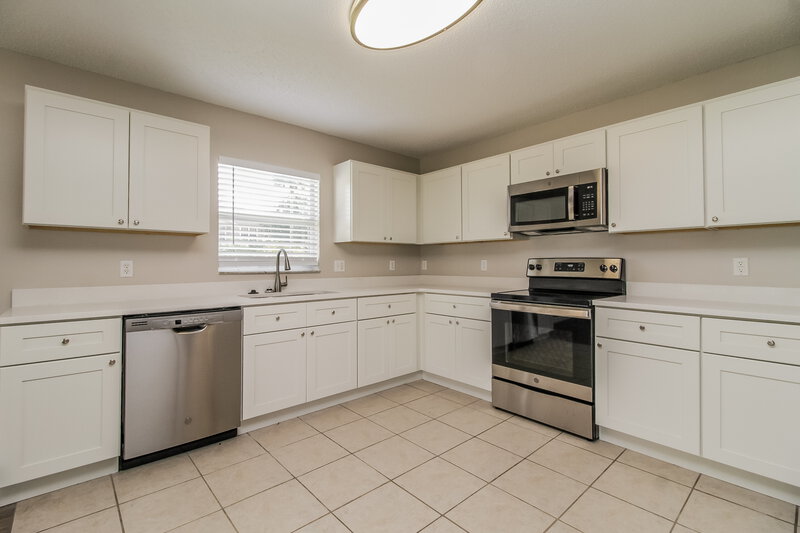 2,395/Mo, 114 Bristol Forest Trl Sanford, FL 32771 Kitchen View
