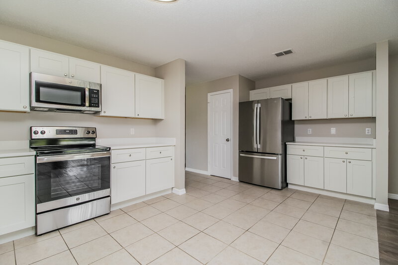 2,395/Mo, 114 Bristol Forest Trl Sanford, FL 32771 Kitchen View 2