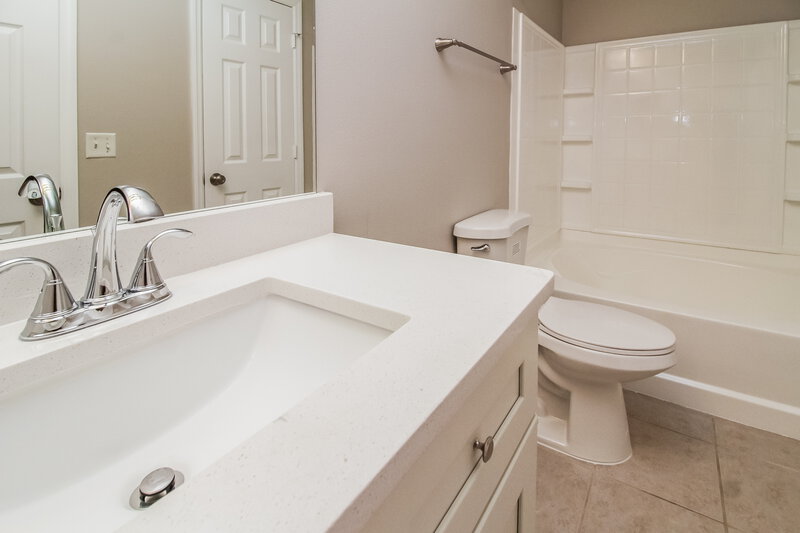 2,395/Mo, 114 Bristol Forest Trl Sanford, FL 32771 Main Bathroom View