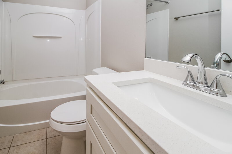 2,395/Mo, 114 Bristol Forest Trl Sanford, FL 32771 Bathroom View