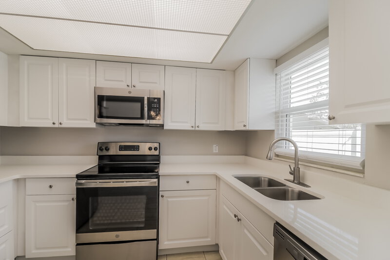 2,055/Mo, 2008 Las Palmas Cir Orlando, FL 32822 Kitchen View