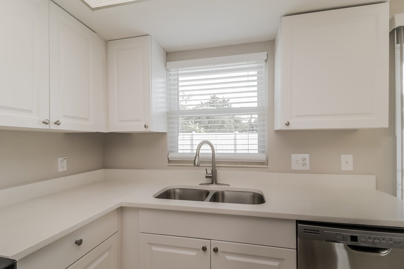 2,055/Mo, 2008 Las Palmas Cir Orlando, FL 32822 Kitchen View 2