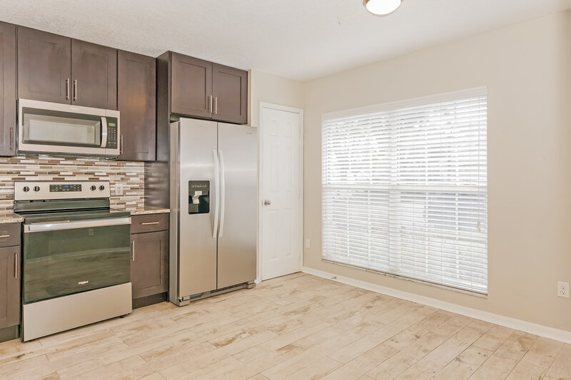 2,540/Mo, 906 Waybourne Way Lake Mary, FL 32746 Kitchen View 2