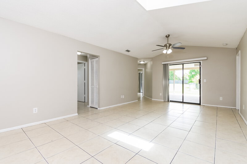 2,150/Mo, 1422 Mimi Ct Kissimmee, FL 34744 Living Room View 2