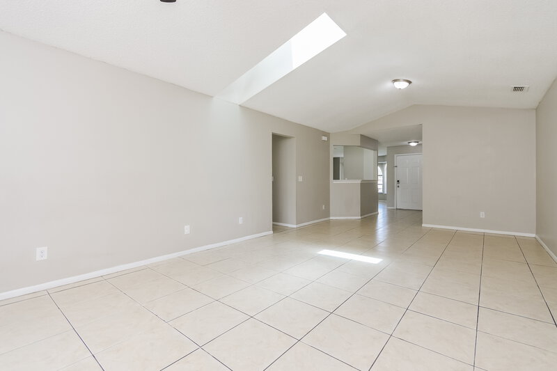 2,150/Mo, 1422 Mimi Ct Kissimmee, FL 34744 Living Room View 3