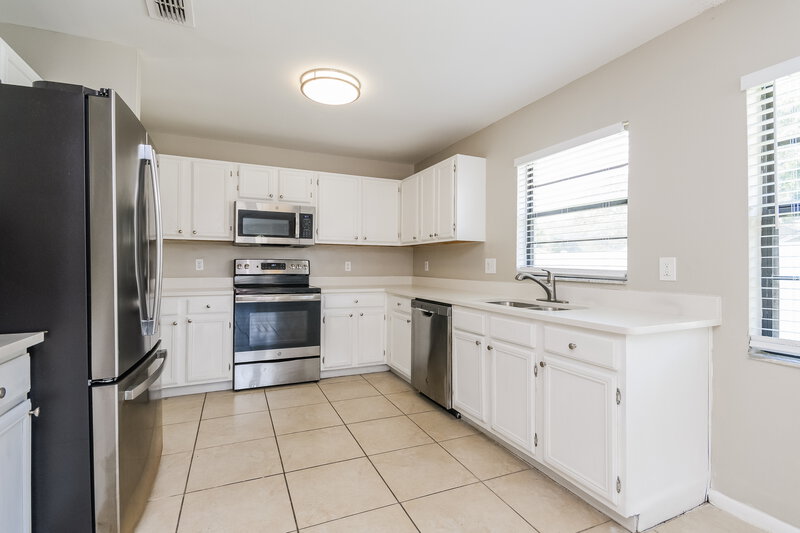 2,150/Mo, 1422 Mimi Ct Kissimmee, FL 34744 Kitchen View 3