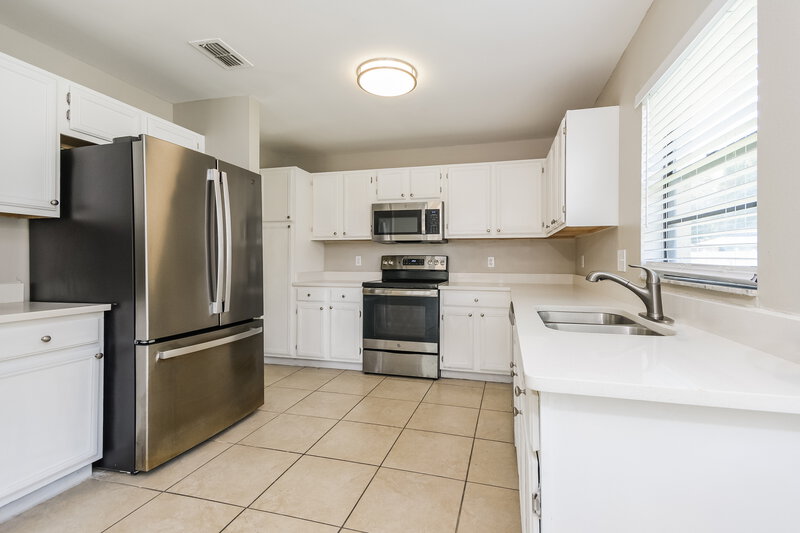 2,150/Mo, 1422 Mimi Ct Kissimmee, FL 34744 Kitchen View 4
