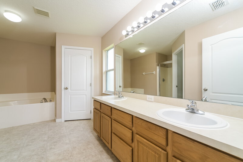 2,125/Mo, 2151 Antler Dr Saint Cloud, FL 34772 Main Bathroom View