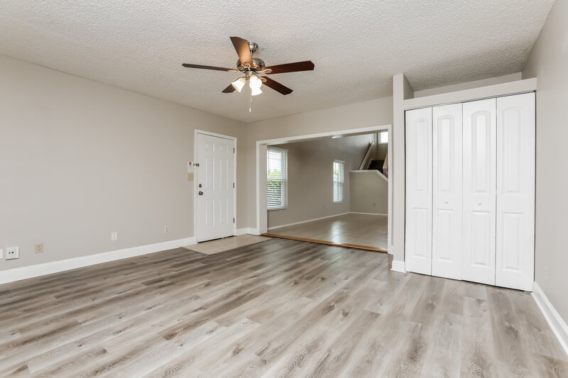 2,295/Mo, 314 Foxboro Ct Lake Mary, FL 32746 Sitting Room View