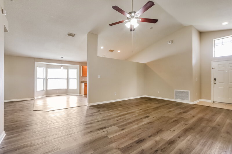 2,390/Mo, 128 Queens Ct Sanford, FL 32771 Living Room View 2